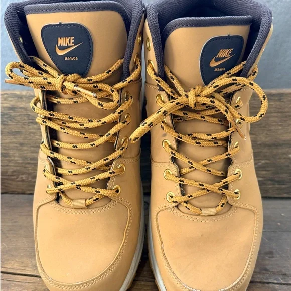 Nike leather Manoa boots
Men’s size 9 - Picture 3 of 8